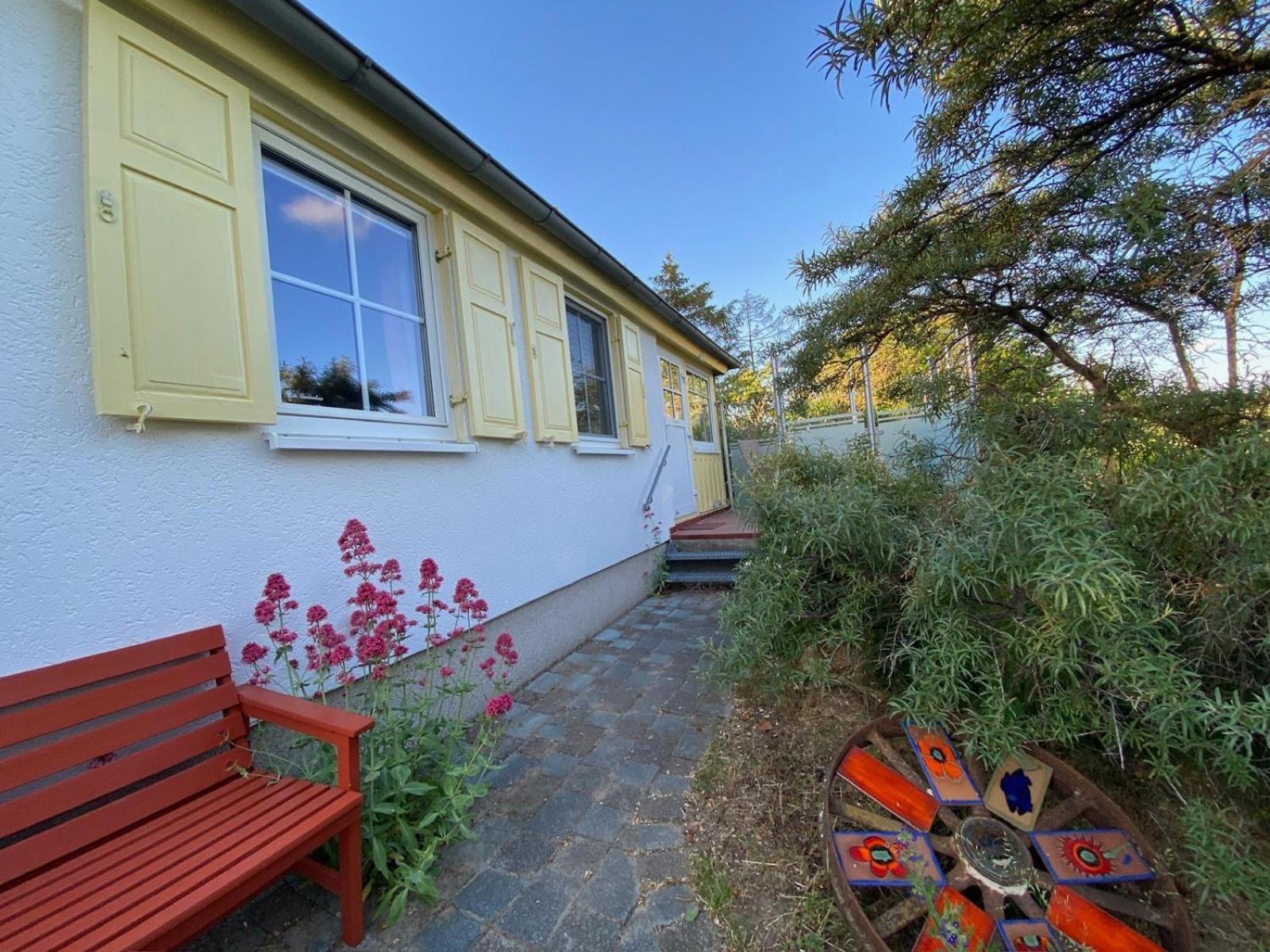 Uns Gartenhus Mit Blick Auf Das Meer Thiessow Exteriör bild